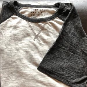 Men’s AE Baseball Tee Size XL